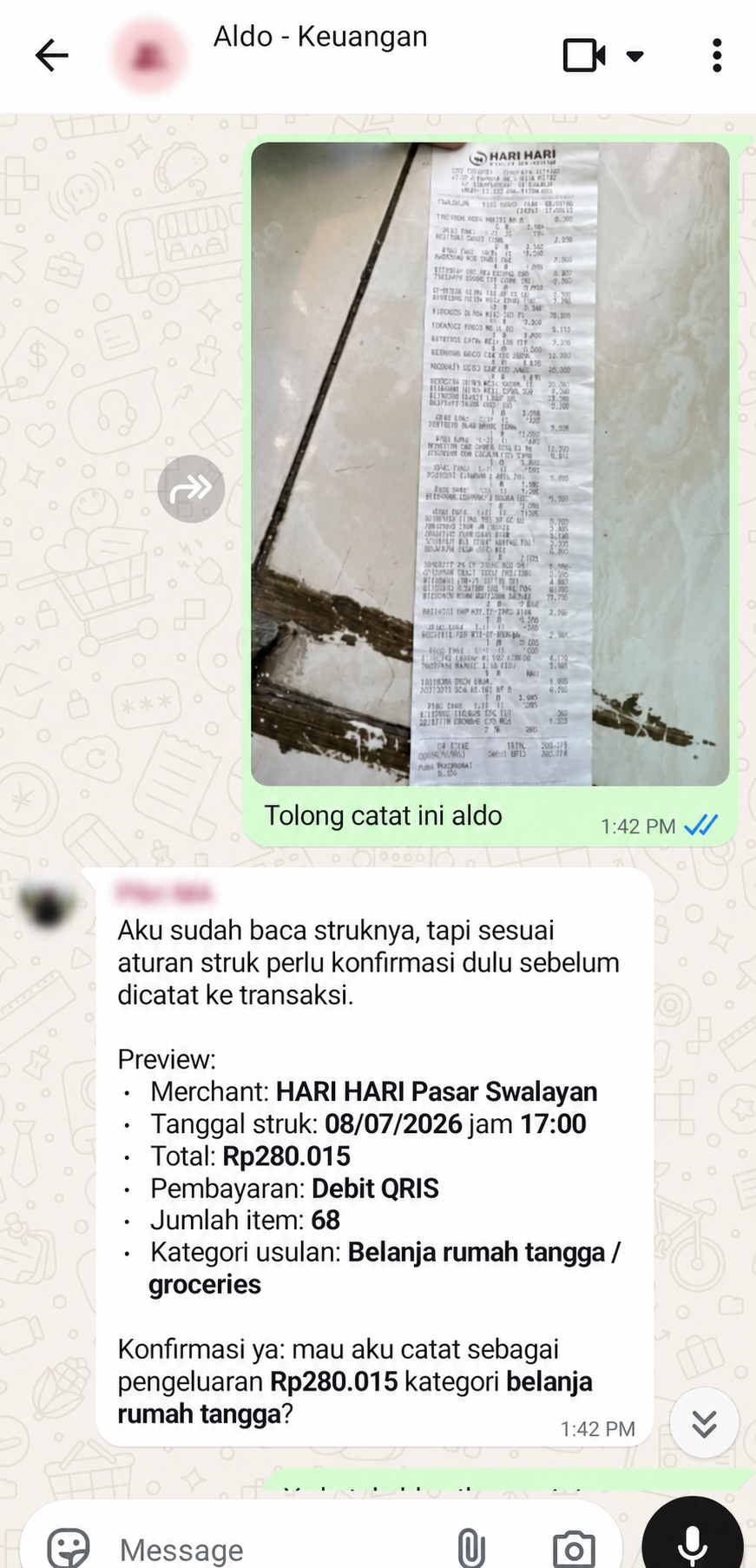 Asisten Keuangan membaca struk dan meminta konfirmasi sebelum mencatat